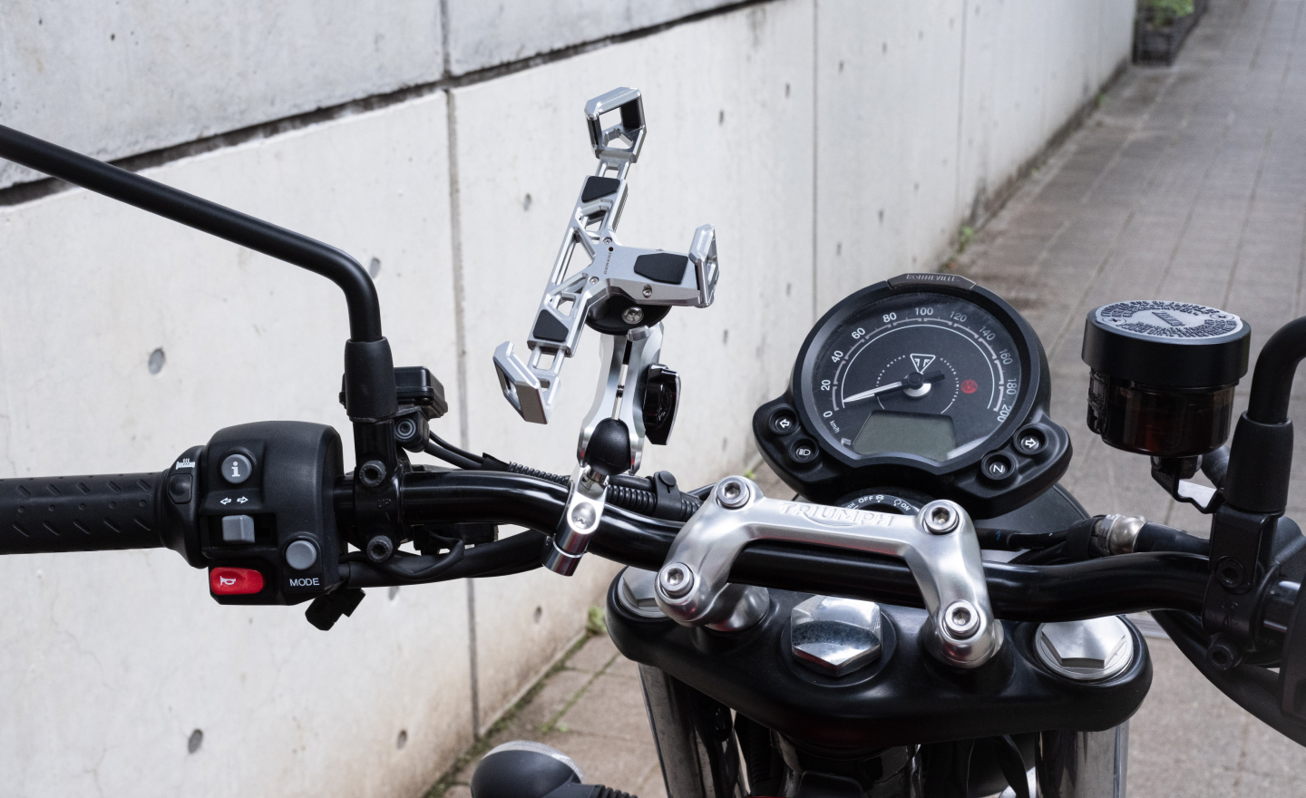 TRIUMPH SPEED TWIN 900