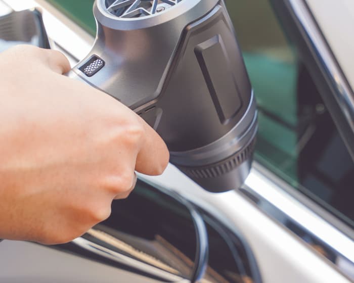 クルマ：ドアの隙間など